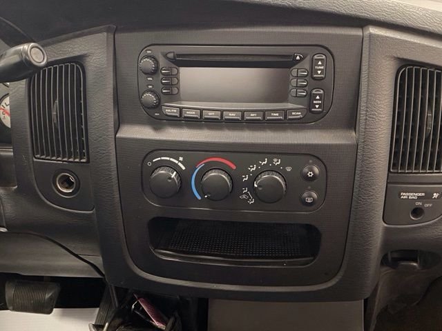 Used 2005 Blue Dodge SLT image 35