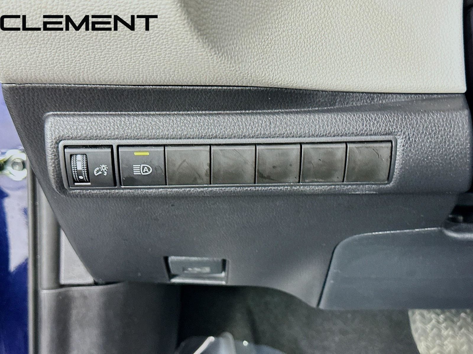 2026 Toyota Corolla LE - Photo 13