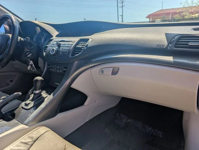 Used 2011 Red Acura 2.4 image 21