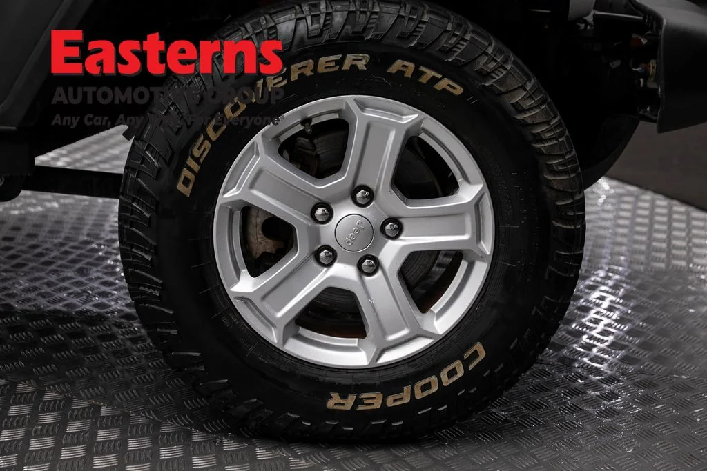 Used 2018 White Jeep Unlimited Sport S image 30