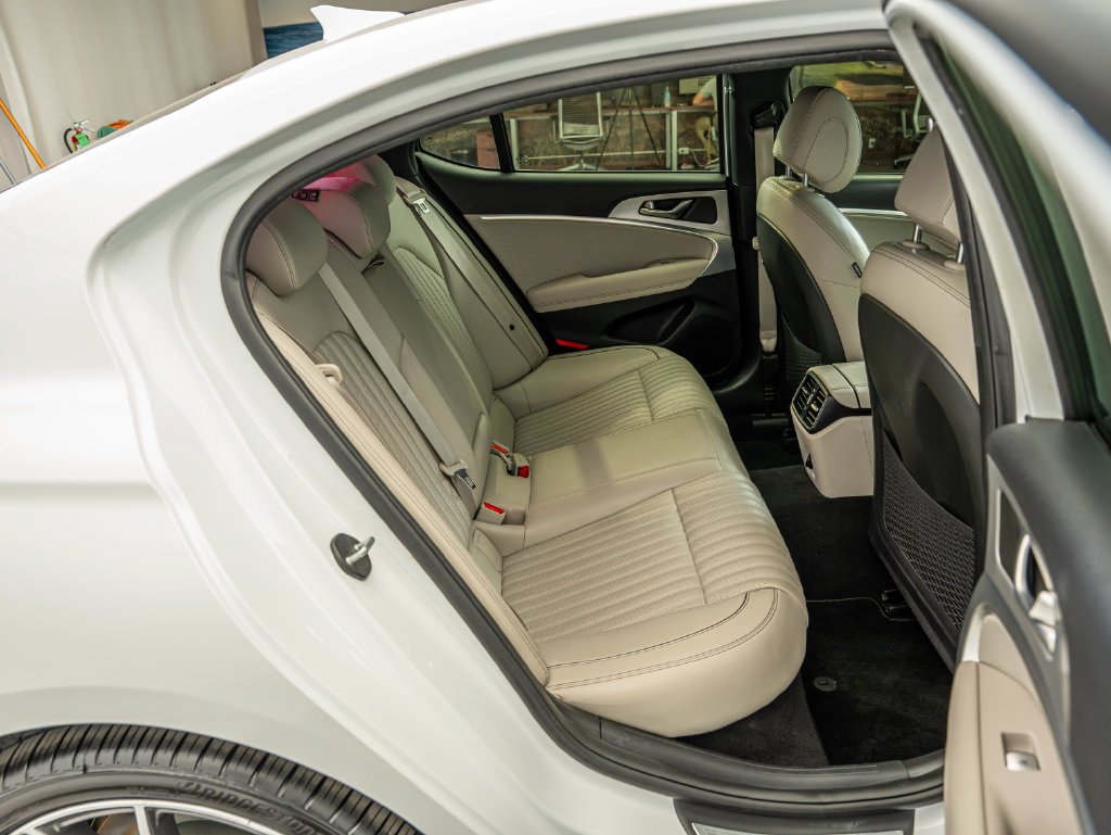 Used 2022 Uyuni White Genesis 3.3T image 36