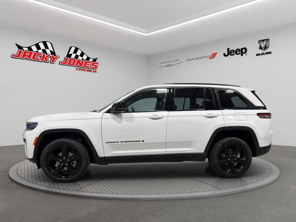 New 2026 Bright White Clear-Coat Exterior Paint Jeep Limited image 2