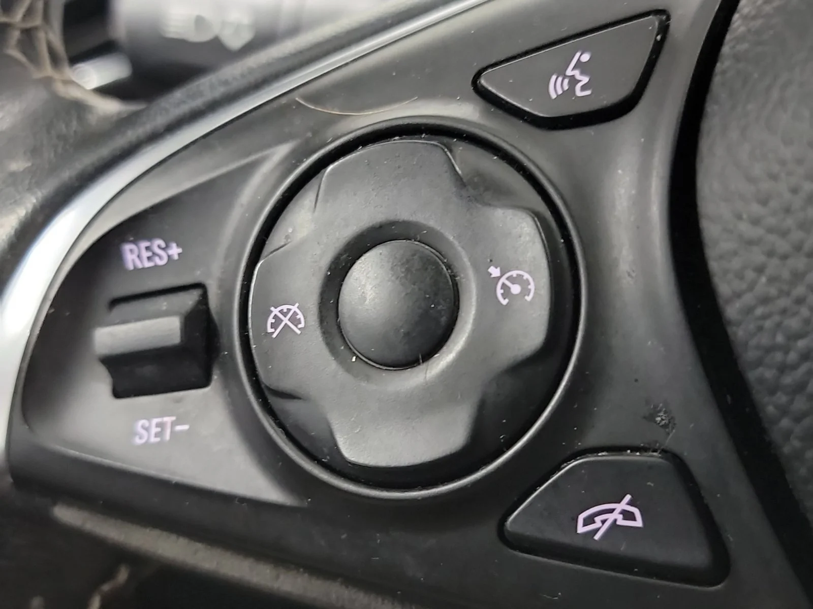 Used 2019 White Frost Tricoat Buick Preferred image 32