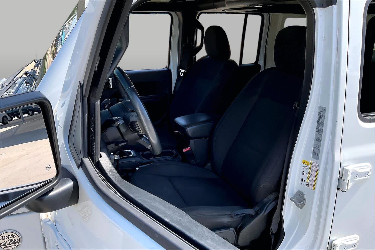 Used 2018 Bright White Clearcoat Jeep Sport S image 8