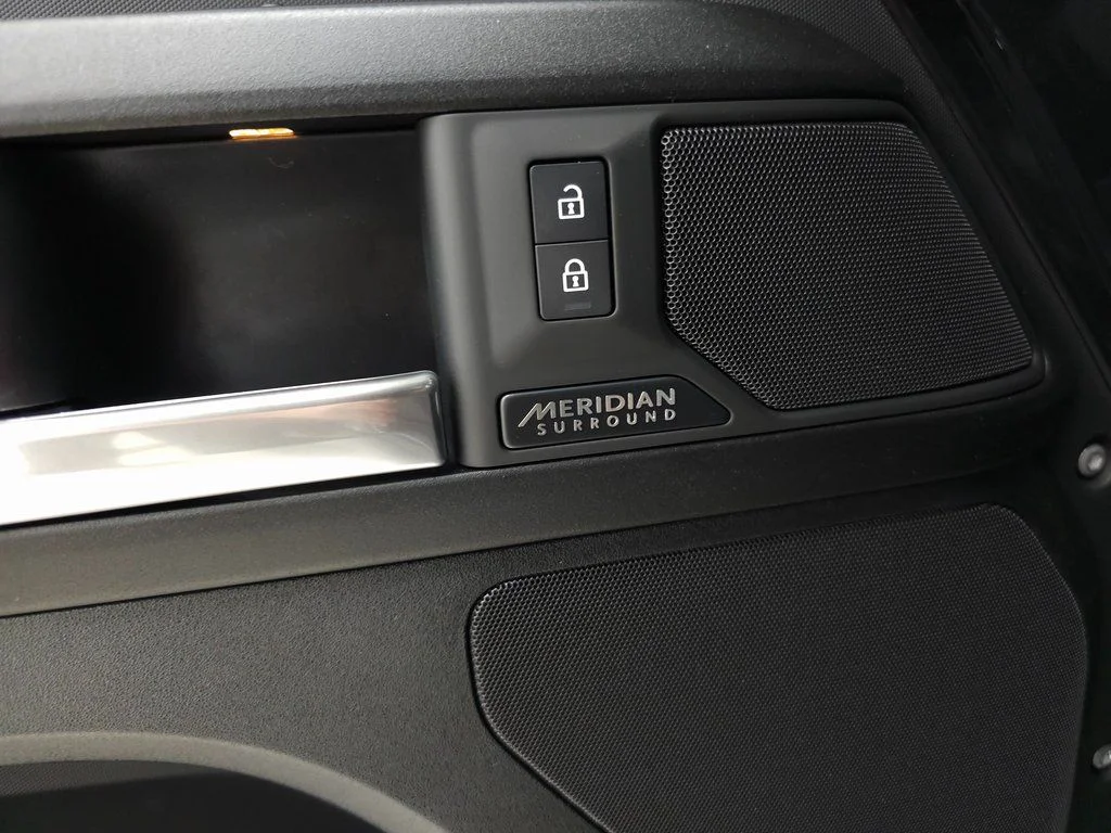 2025 Land Rover Defender V8 - Photo 17