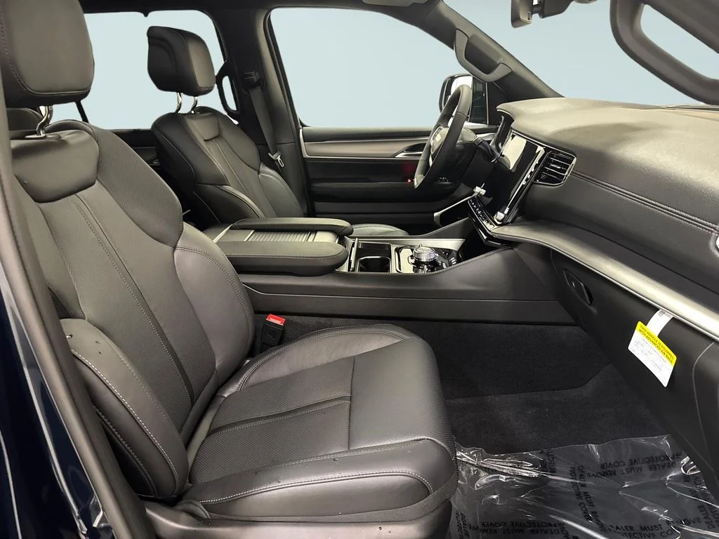 New 2026 Fathom Blue Pearl-Coat Exterior Paint (Late Availability) Jeep Limited Altitude image 8