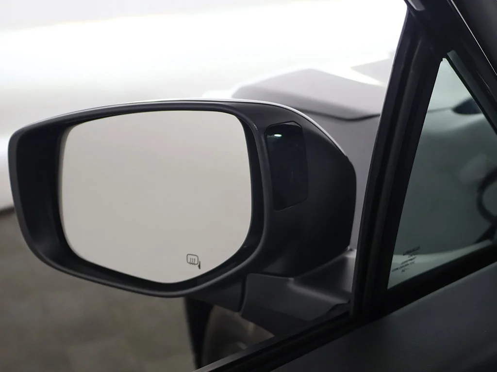 Used 2025 Black Subaru Onyx Edition image 34