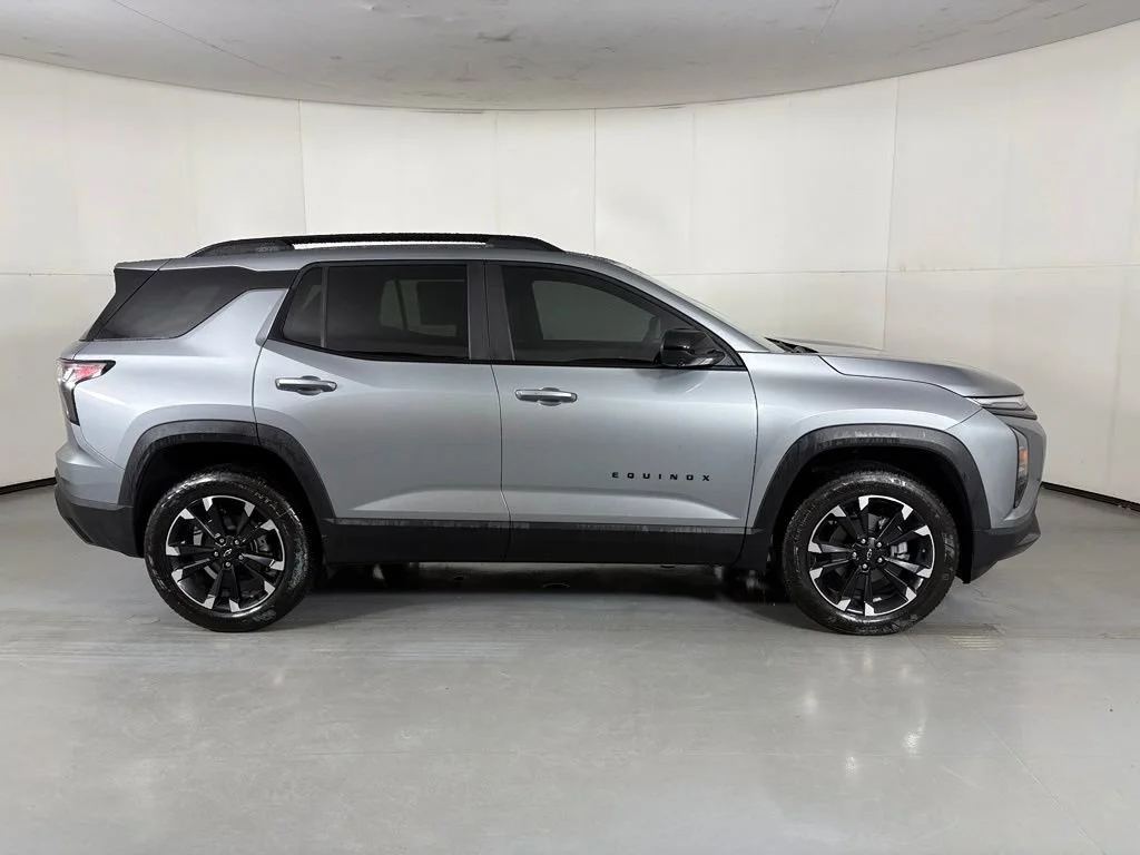 2027 Chevrolet Equinox RS - Photo 11