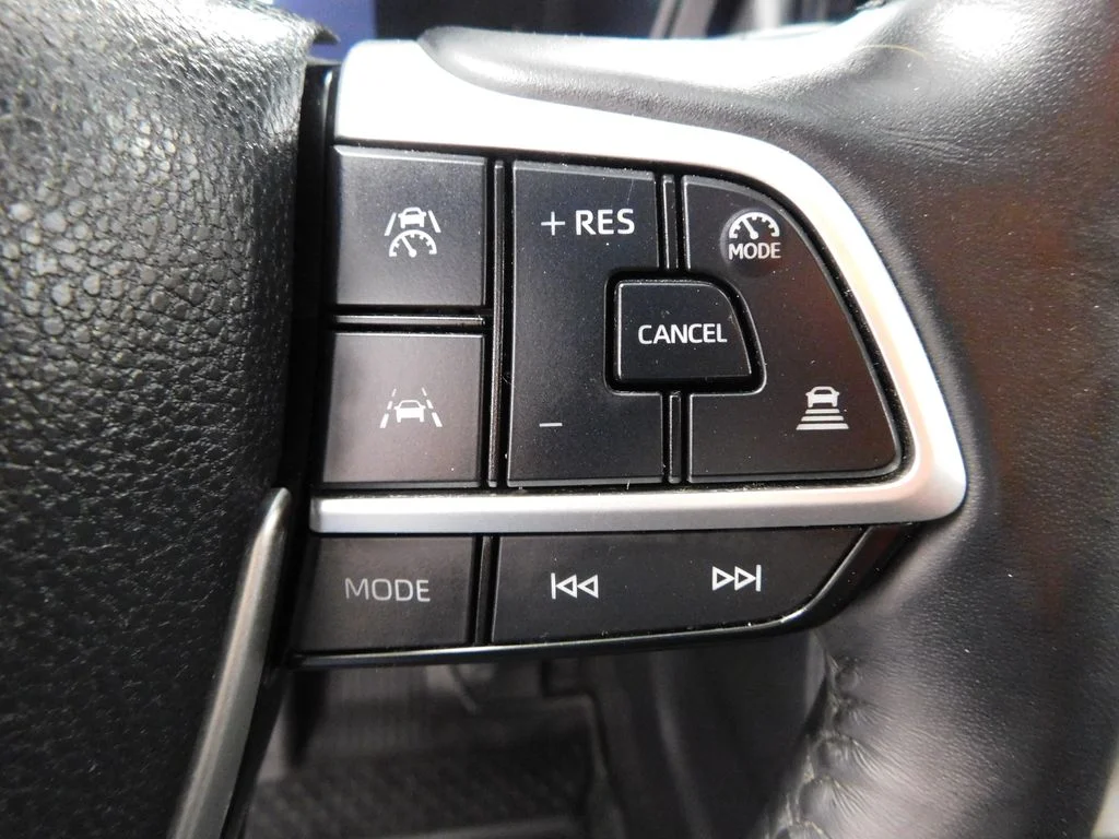 Used 2024 Cream Toyota XLE image 22