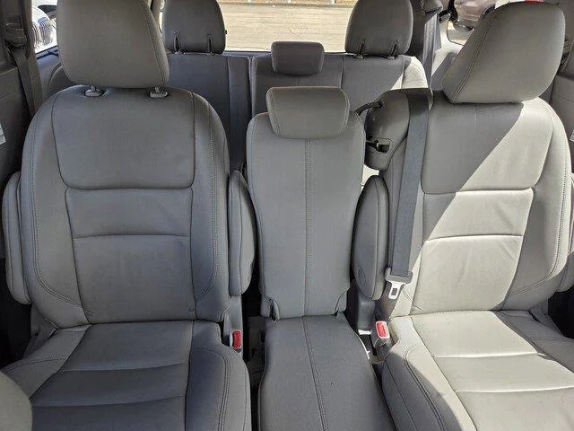 Used 2015 Silver Sky Metallic Toyota XLE Premium 8-Passenger image 32