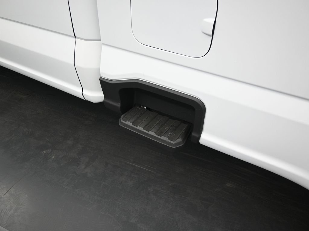 New 2026 Oxford White Ford XLT image 21