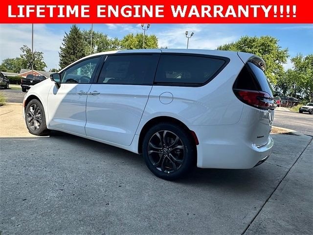 New 2026 Bright White Clear-Coat Exterior Paint Chrysler Select image 5