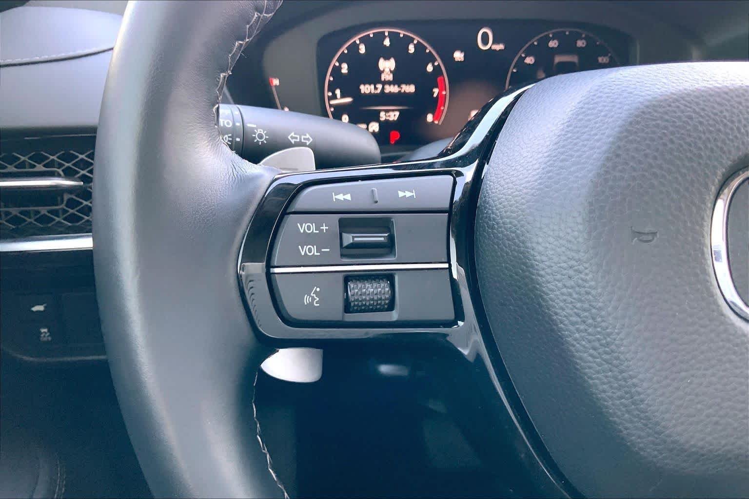 Used 2025 Platinum White Pearl Acura  image 22