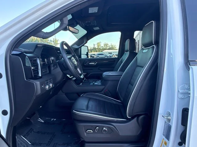 Used 2025 White GMC AT4X image 25