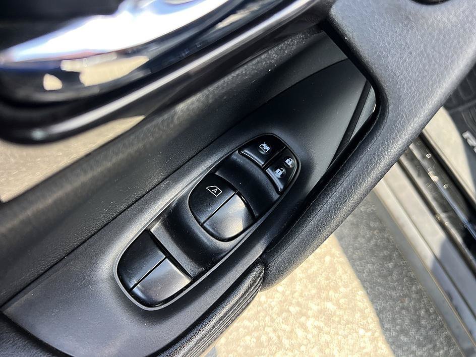 Used 2019 Magnetic Black Pearl Nissan S image 20