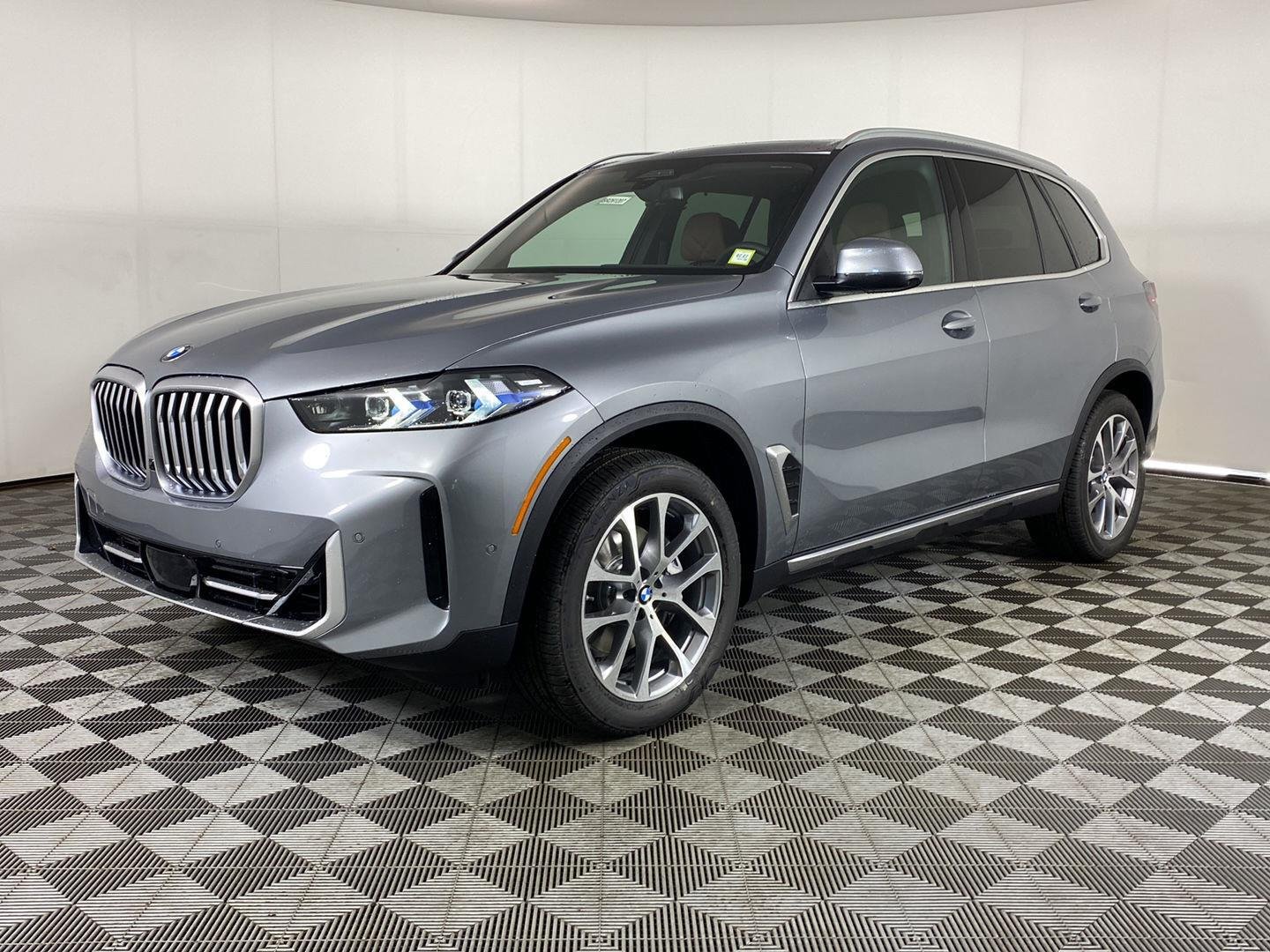 New 2026 Skyscraper Grey Metallic BMW  image 17