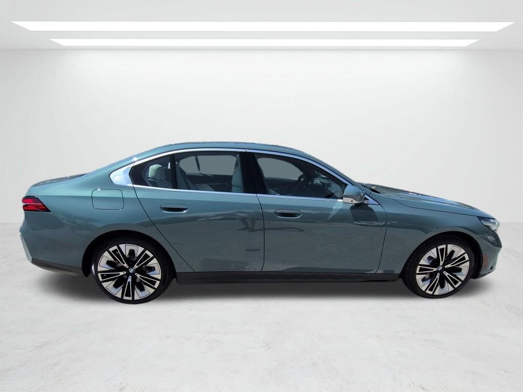 New 2027 Cape York Green Metallic BMW 530i xDrive image 3