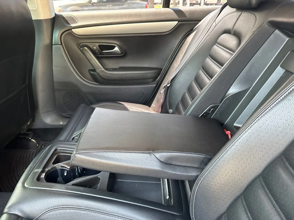 Used 2010 White Volkswagen Sport image 19
