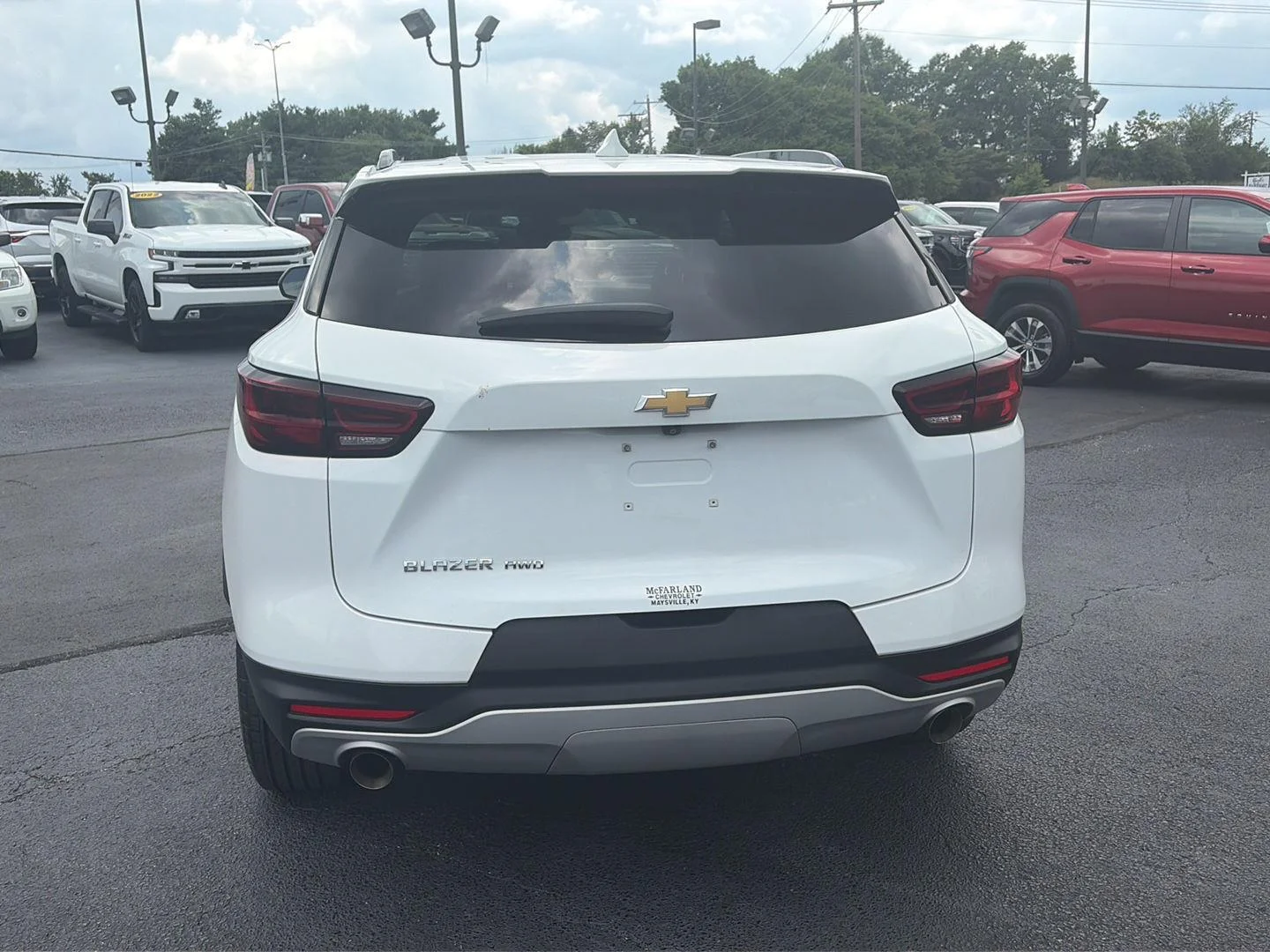 Used 2023 Summit White Chevrolet 2LT image 4