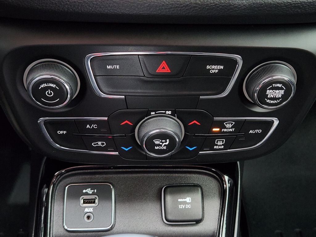 Used 2021 White Jeep Latitude image 19