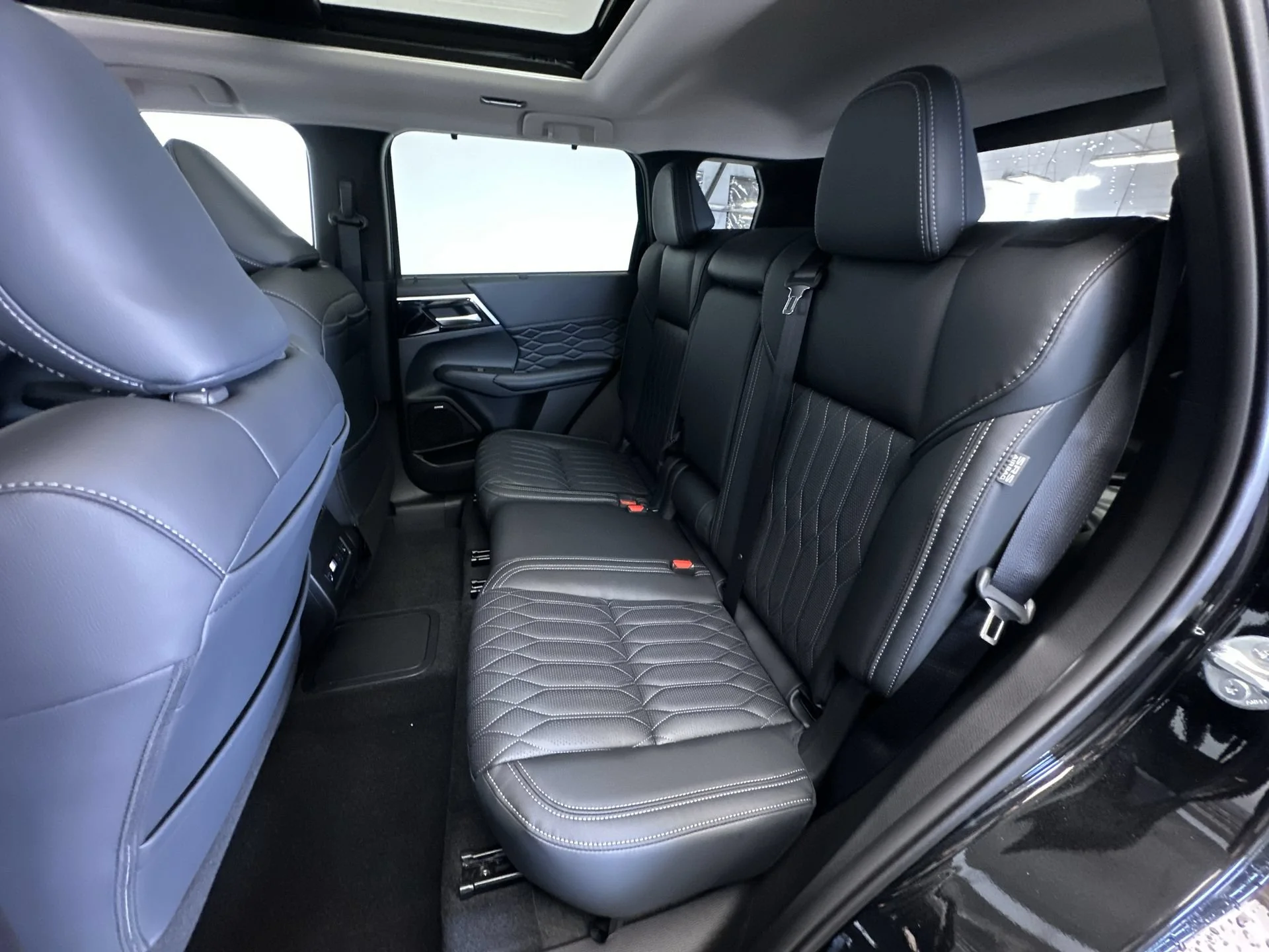 New 2026 Black Diamond Mitsubishi SEL image 23