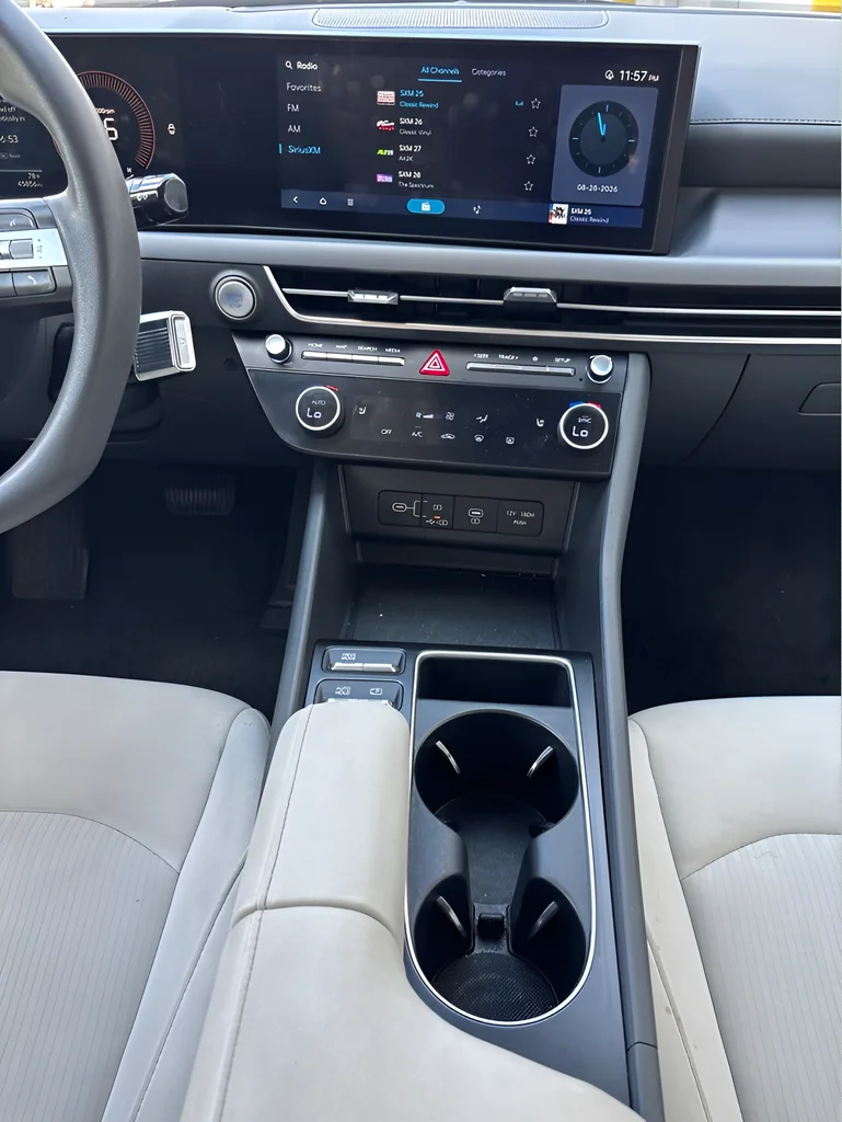 Used 2025 Silver Hyundai SEL image 19