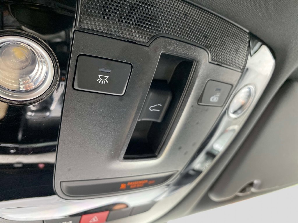Used 2025 White Kia X-Line image 31