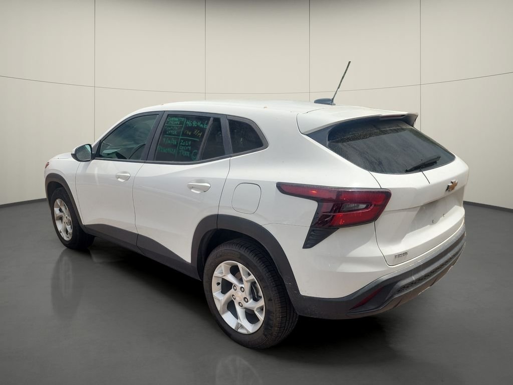 Used 2024 White Chevrolet LS image 5