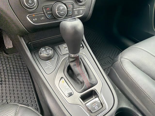 Used 2021 Granite Crystal Metallic Clearcoat Jeep Trailhawk image 29