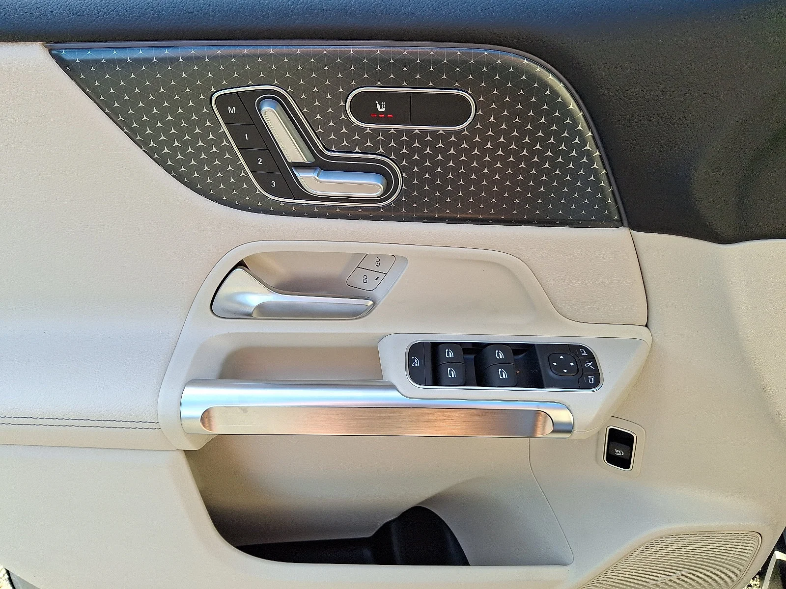 New 2026 Cirrus Silver Metallic Mercedes-Benz GLB 250 image 7