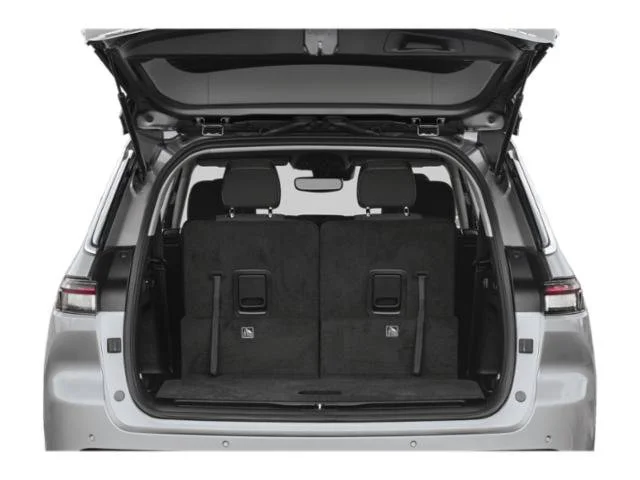 Used 2023 Silver Zynith Jeep Laredo image 14