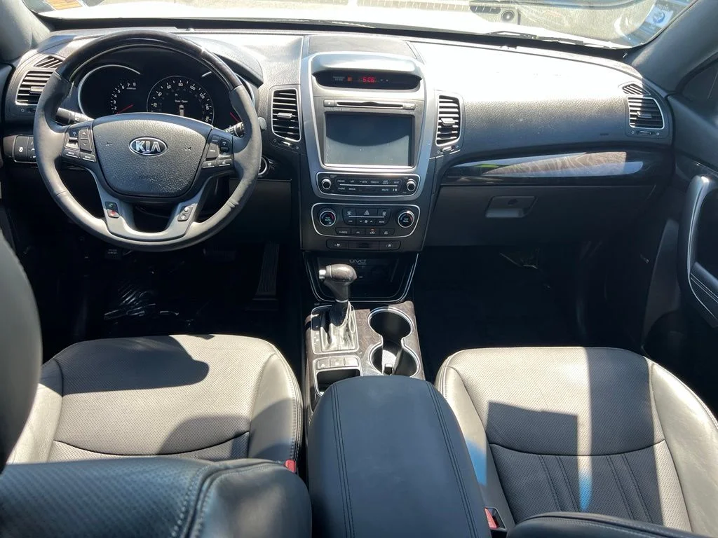 Used 2014 Snow White Pearl Kia Limited V6 image 17