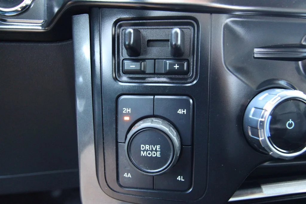 Used 2023  Ford Lariat image 29