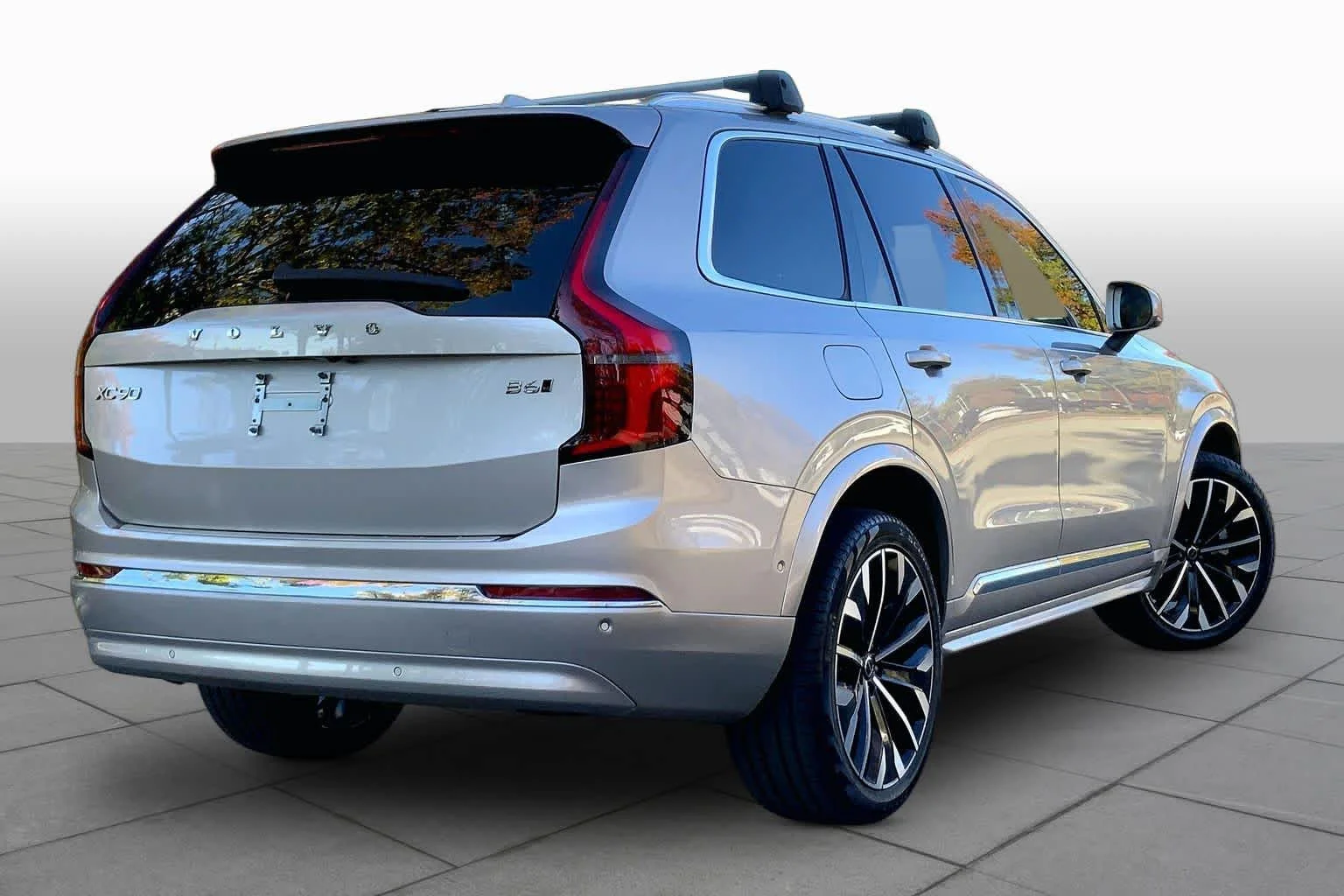 Used 2026 Bright Dusk Metallic Volvo Ultra image 12