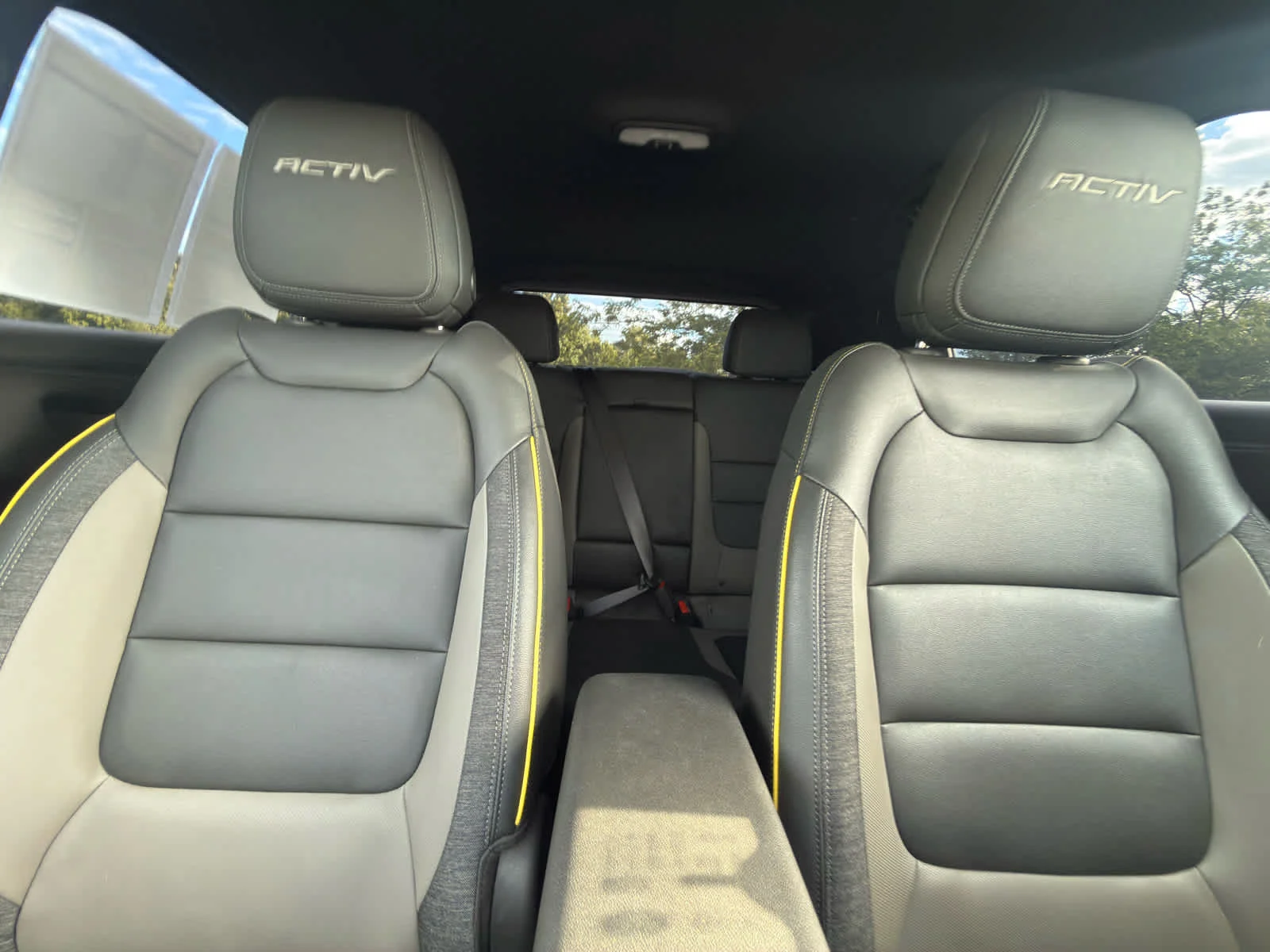 Used 2025 Iridescent Pearl Tricoat Chevrolet ACTIV image 28
