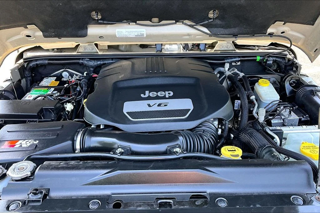 Certified Used 2018 Beige Jeep Unlimited Rubicon image 29