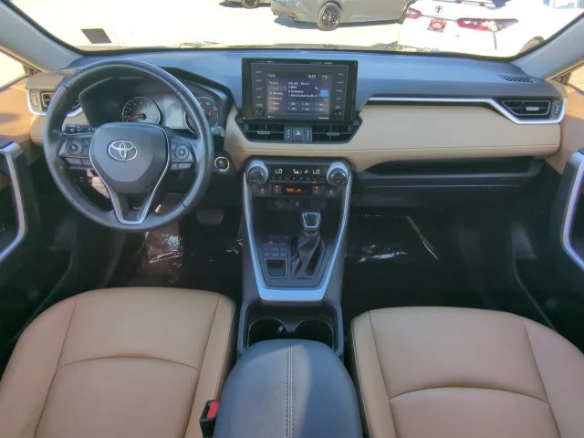 Certified Used 2021  Toyota XLE Premium image 17