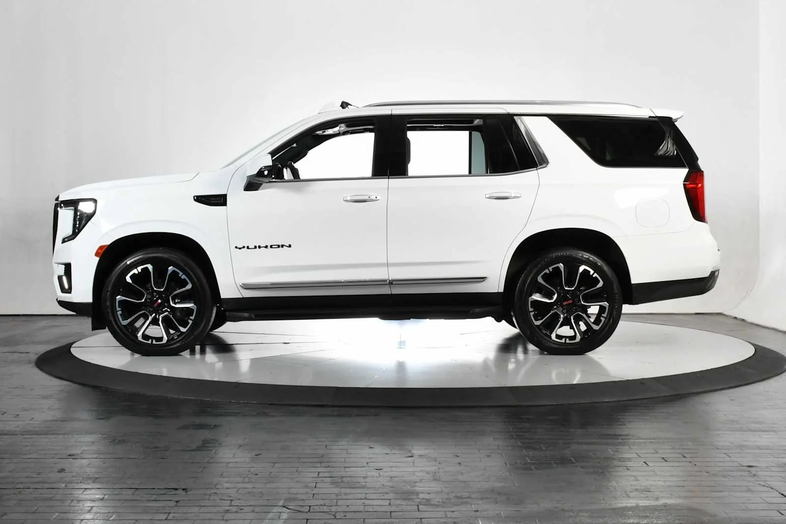 Used 2022 Summit White GMC SLT image 2