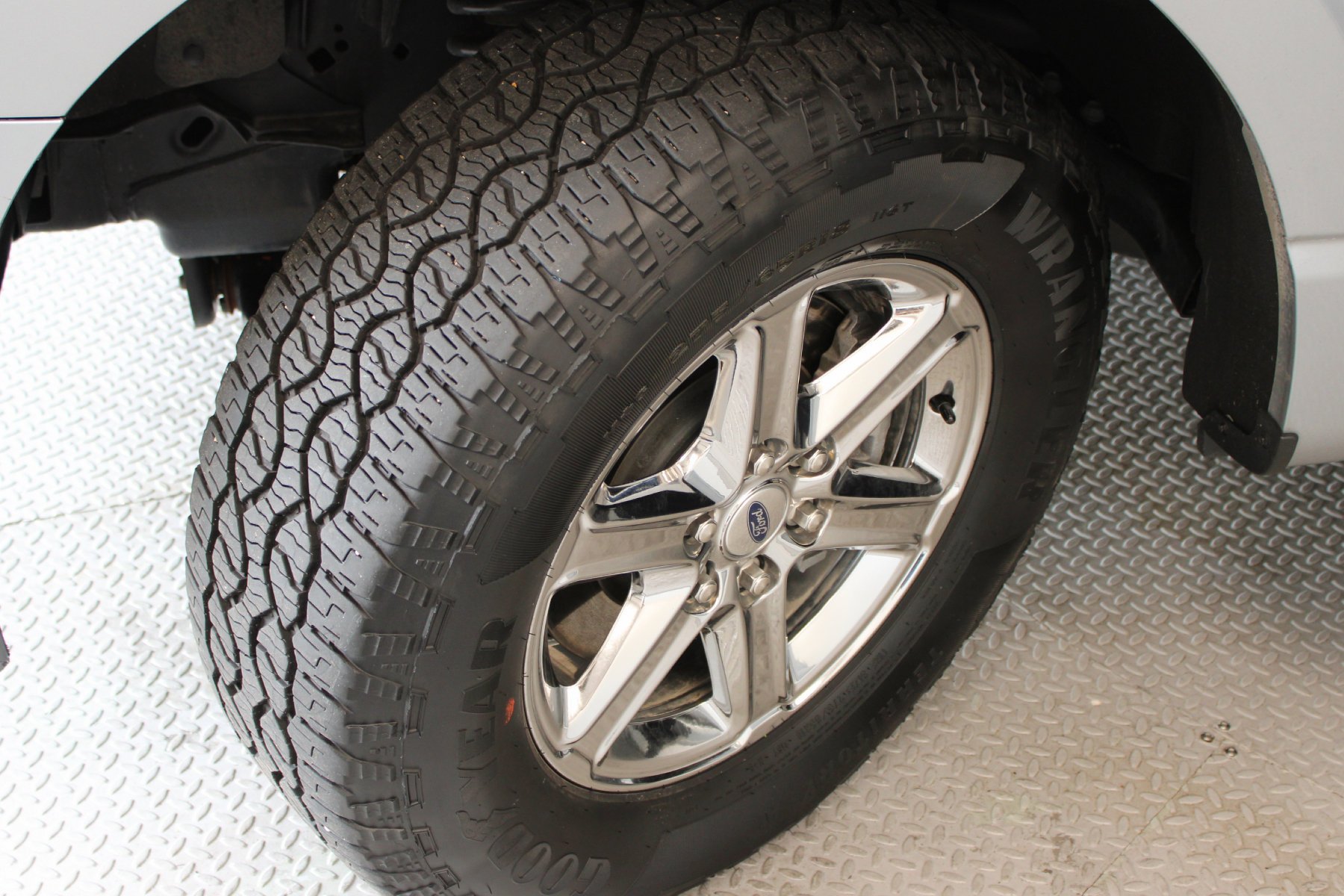 Used 2025 ICONIC SILVER METALLIC Ford XLT 4WD SuperCrew 5.5
