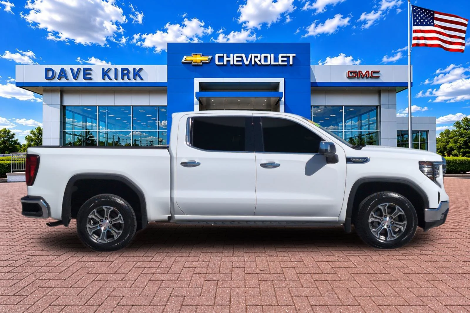 Used 2025 Summit White GMC SLT image 2
