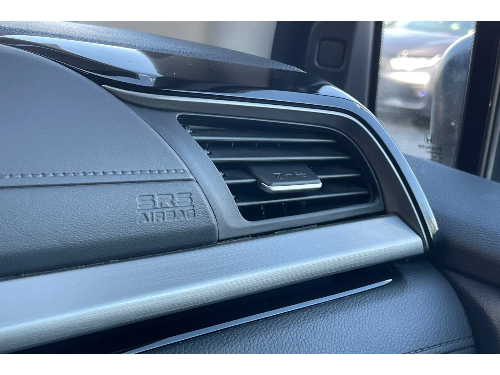 Used 2025 SONIC GRAY PEARL Honda Touring image 31