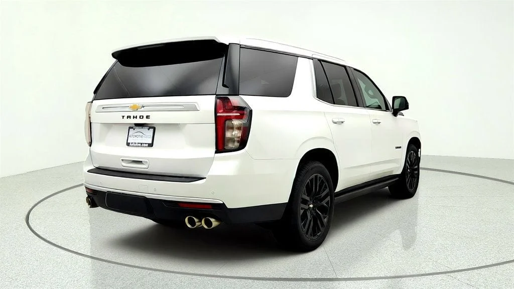 Used 2023 Iridescent Pearl Tricoat Chevrolet 4WD 4dr High Country w/ Deluxe Pkg, 22