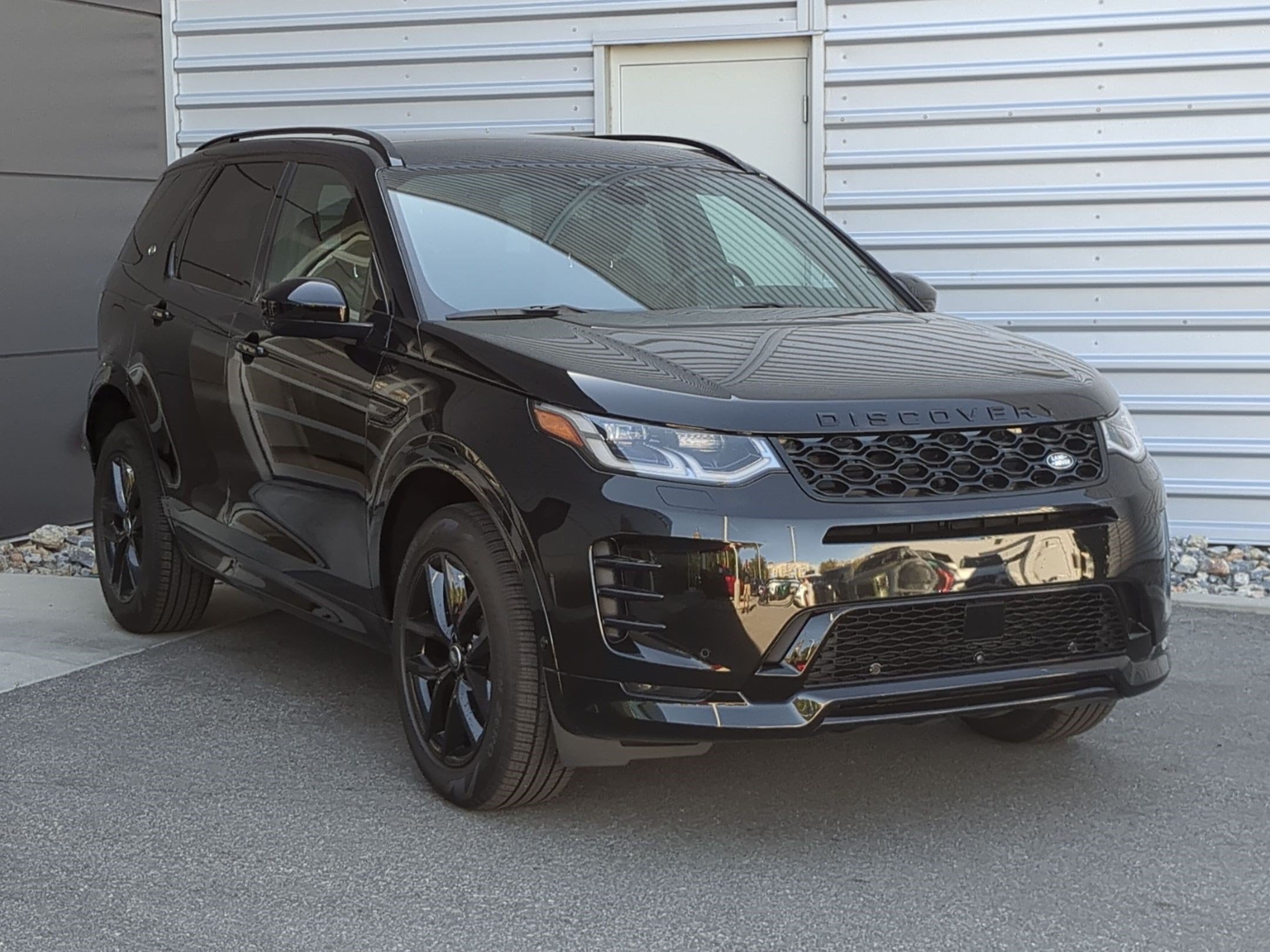 New 2026 Santorini Black Land Rover Landmark image 3