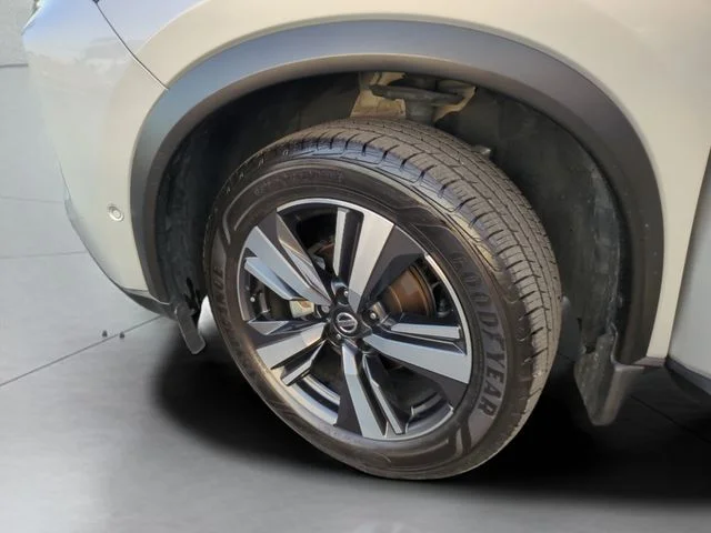 Used 2021 Silver Nissan Platinum image 36