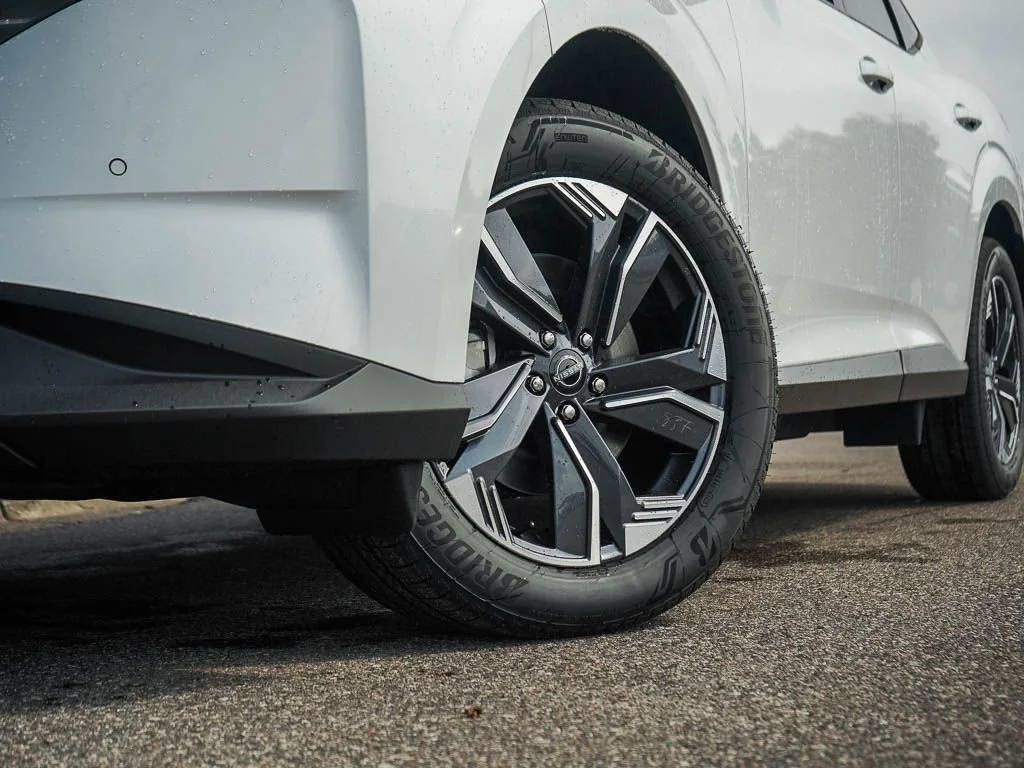 New 2026 Everest White Pearl TriCoat Nissan SL image 6