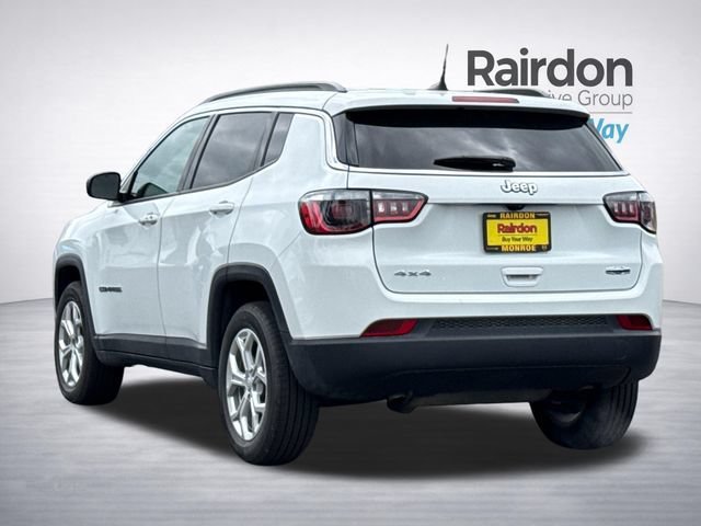 Used 2024 Bright White Clearcoat Jeep Latitude image 6