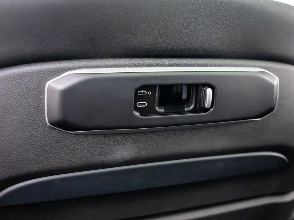 Used 2024 Gray BMW xDrive40i image 21