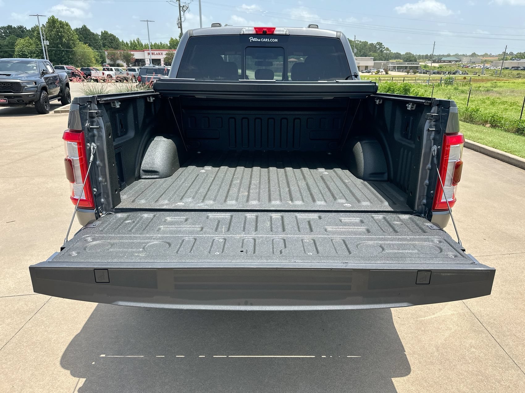 Used 2021 Gray Metallic Ford LARIAT image 24