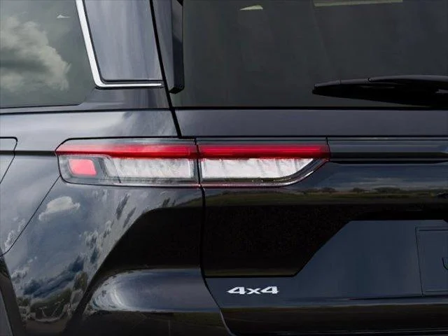 New 2026 Diamond Black Crystal Pearlcoat Jeep Limited image 9