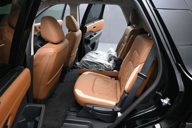 New 2026 Super Black Nissan Platinum image 16